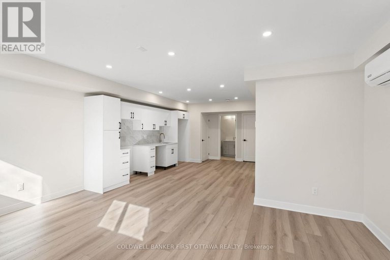 28450244/279-enclave-walk/mer-bleuebradley-estatesanderson-park/ottawa/ontario/K1W0J5_40