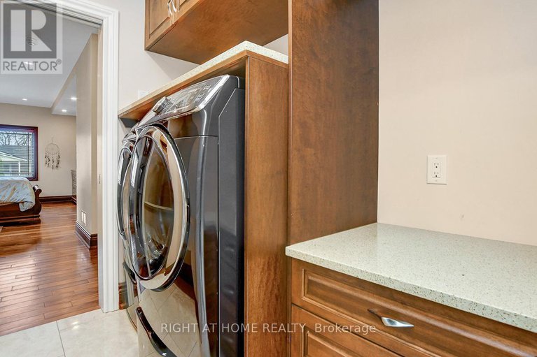 28184853/1271-field-street/bel-air-park/ottawa/ontario/K2C2P9_24