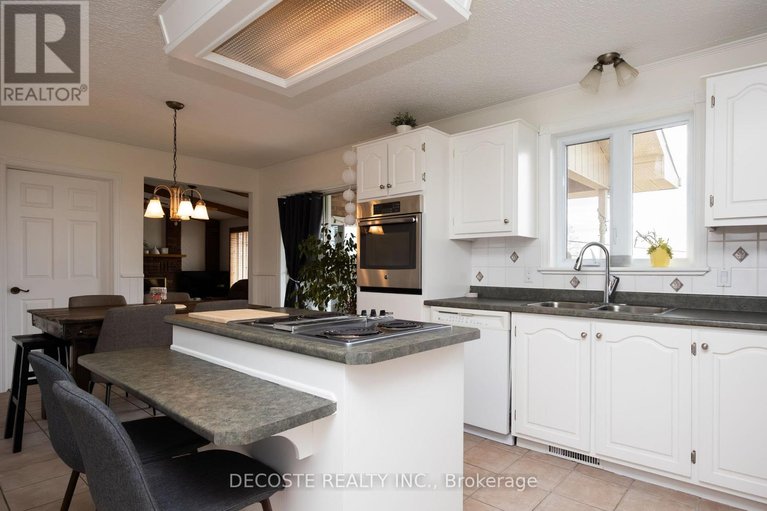 29630815/100-macleod-crescent/alexandria/north-glengarry/ontario/K0C1A0_8