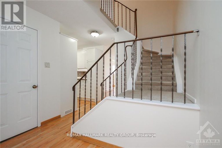 29297521/2088-orient-park-drive/blackburn-hamlet-south/ottawa/ontario/K1B4V9_17