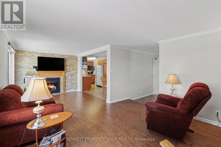 29401594/1503-blackheath-street/bilberry-creekqueenswood-heights/ottawa/ontario/K1E1K6_7