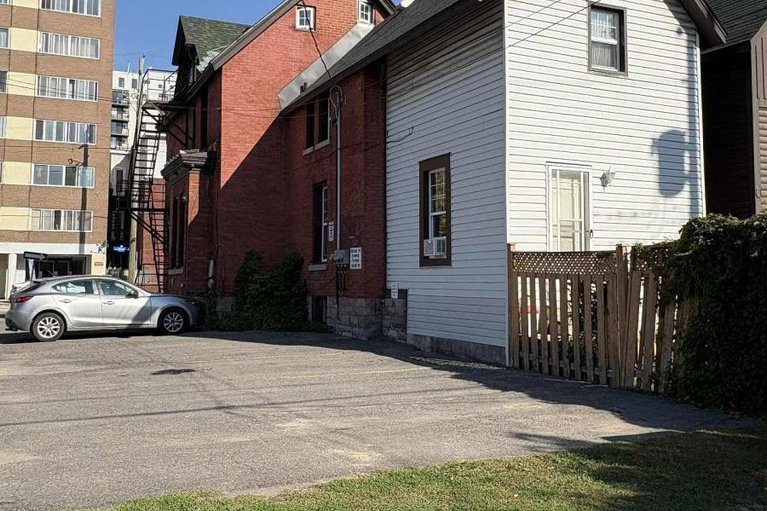 29042632/360-gilmour-street/ottawa-centre/ottawa/ontario/K2P0R3_10