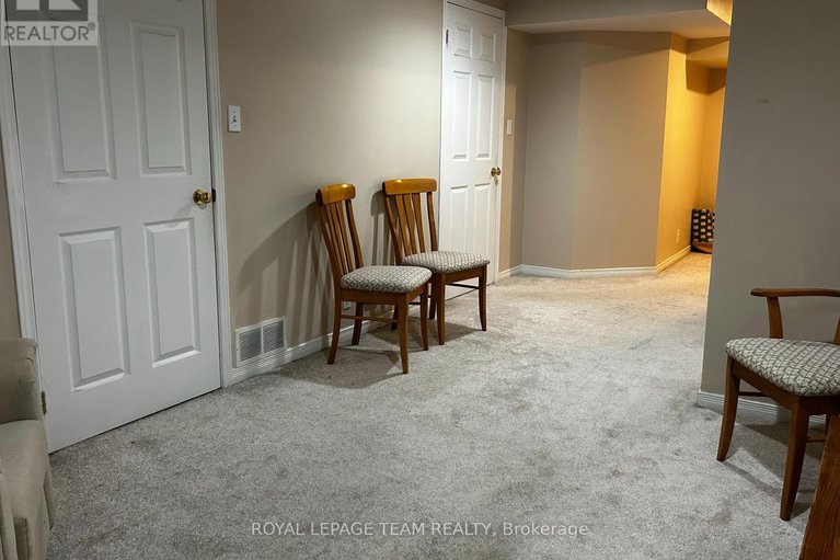 28666132/15-santa-cruz-private/riverview-park/ottawa/ontario/K1G6M5_27