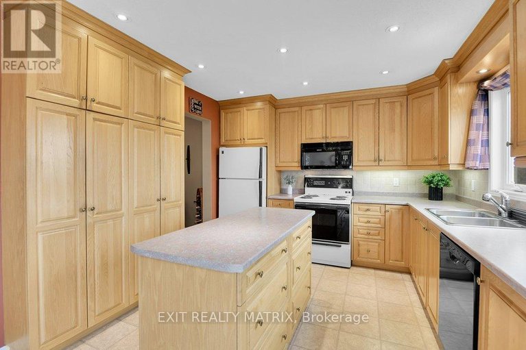 29619267/4717-mcneely-road/sarsfieldbearbrook/ottawa/ontario/K4B0J2_11