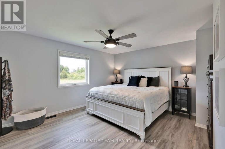 28504851/883-craig-road/north-grenville-twp-kemptville-south/north-grenville/ontario/K0G1S0_28