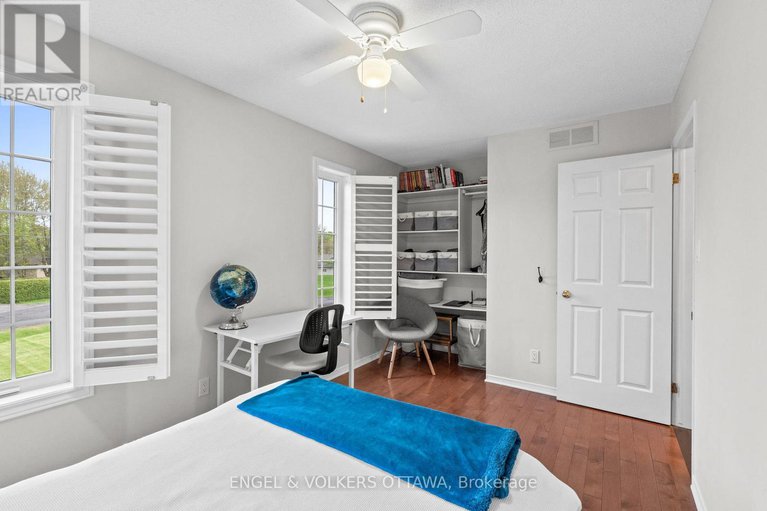 28604093/935-fieldown-street/cumberland-ridge/ottawa/ontario/K4C1B9_24