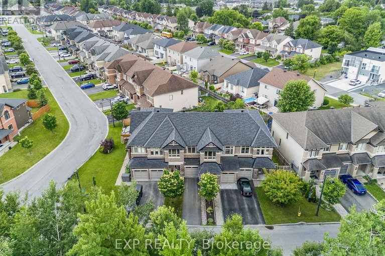 28589482/326-trailsedge-way/mer-bleuebradley-estatesanderson-park/ottawa/ontario/K1W0G6_29