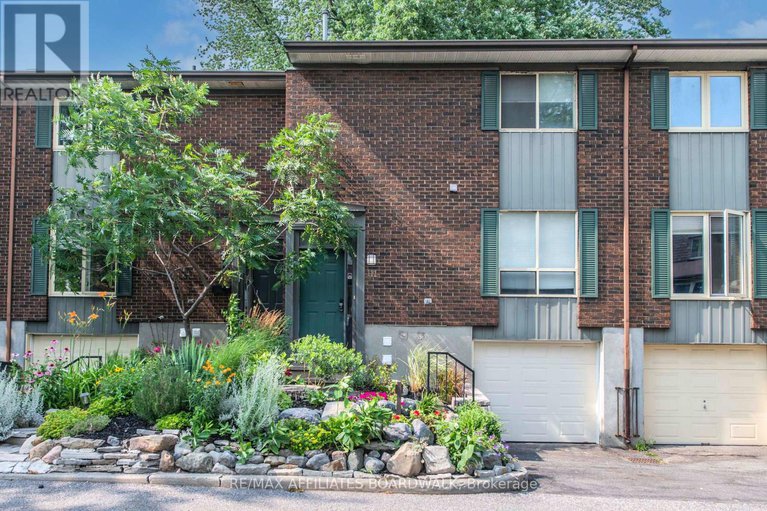 28517724/68-111-beachview-private-w/mooneys-bayriverside-park/ottawa/ontario/K1V1M7_1