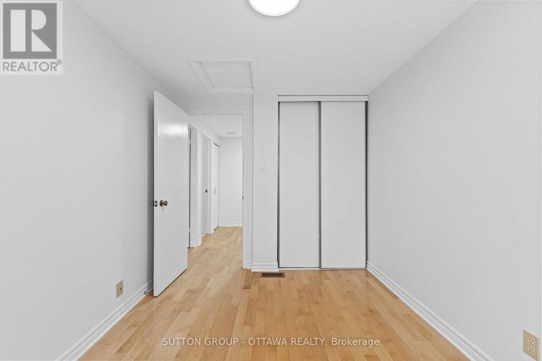 29094493/131-renova-avenue/riverview-park/ottawa/ontario/K1G4C7_17