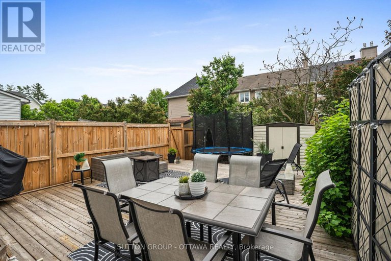 28401647/324-horseshoe-crescent-e/stittsville-north/ottawa/ontario/K2S0B6_28