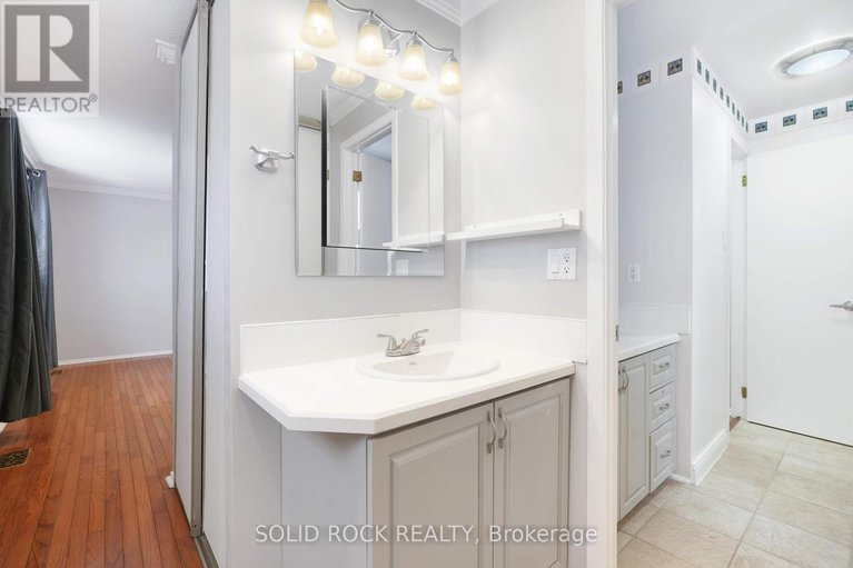 29105318/386-vince-drive/bilberry-creekqueenswood-heights/ottawa/ontario/K1E2E3_22