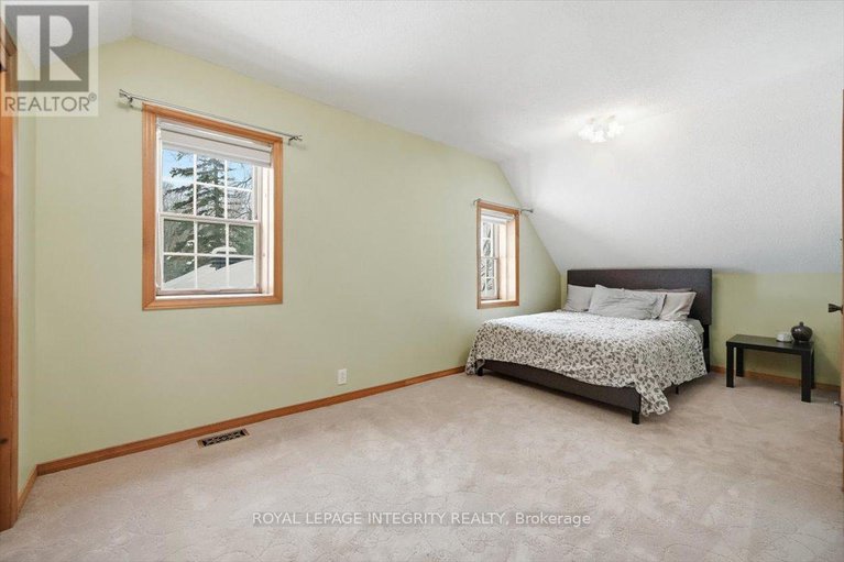 29219287/1814-old-montreal-road/cumberland-ridge/ottawa/ontario/K4C1G8_31