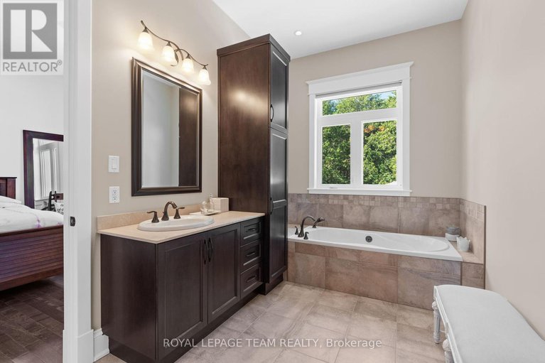 28424462/5987-knights-drive/manotick-east-to-manotick-station/ottawa/ontario/K4M0A2_23