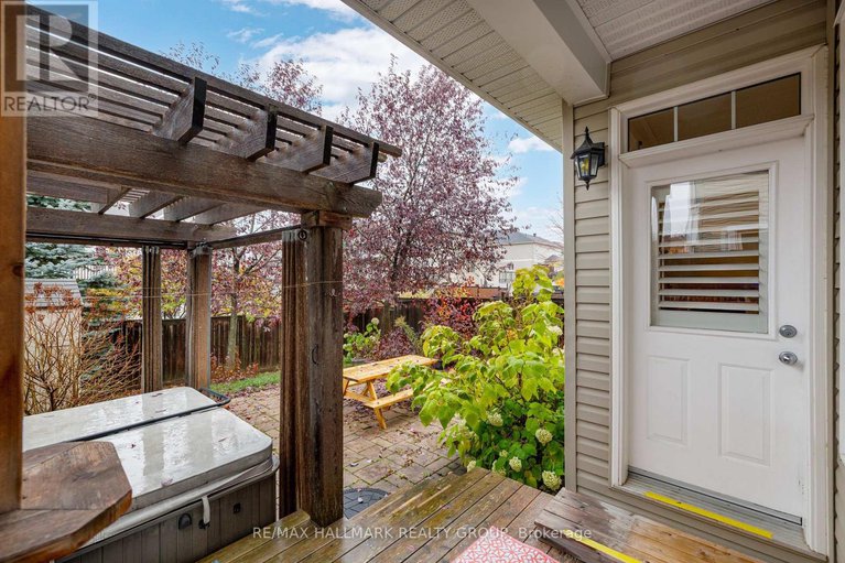 29354071/10-friendly-crescent/stittsville-south/ottawa/ontario/K2S2B6_34
