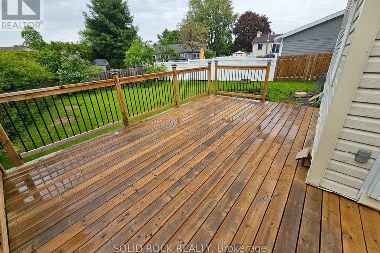 28407266/1631-charbonneau-street/bilberry-creekqueenswood-heights/ottawa/ontario/K1E2J6_43