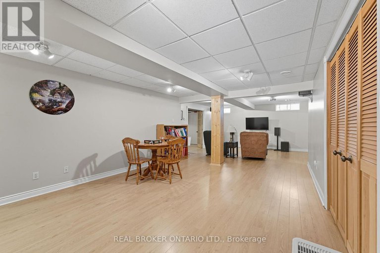 28843559/6-candow-crescent/stittsville-north/ottawa/ontario/K2S1K7_33