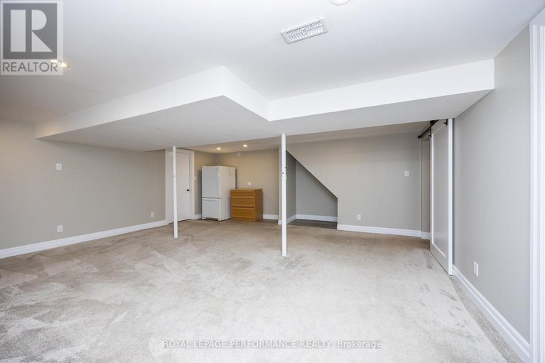 28604783/1398-jamison-avenue-s/bilberry-creekqueenswood-heights/ottawa/ontario/K1E1J5_31