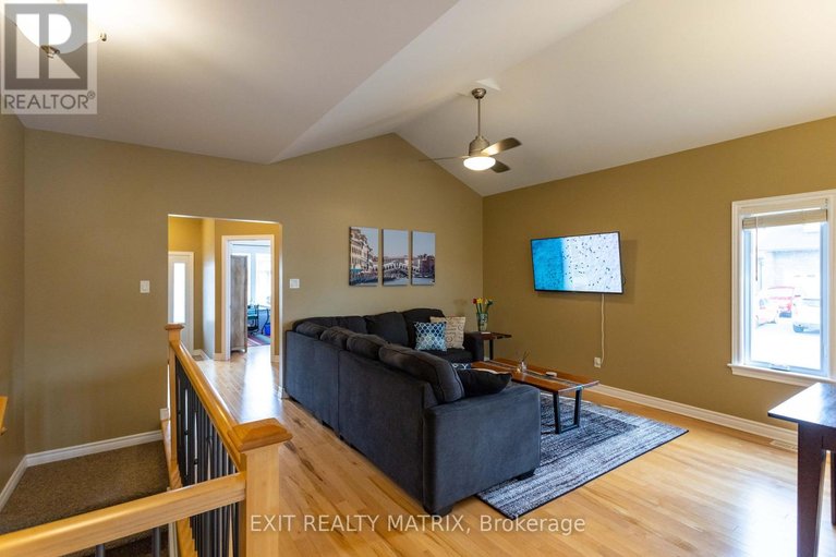 29600894/484-bruges-street/embrun/russell/ontario/K0A1W0_9