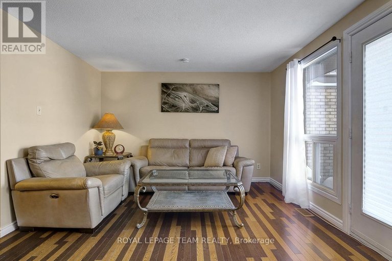 29537105/35-2027-stonehenge-crescent/pineview/ottawa/ontario/K1B4N7_8