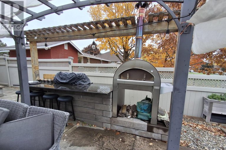 29250124/1722-athans-avenue/blossom-parkleitrim/ottawa/ontario/K1T1L1_8