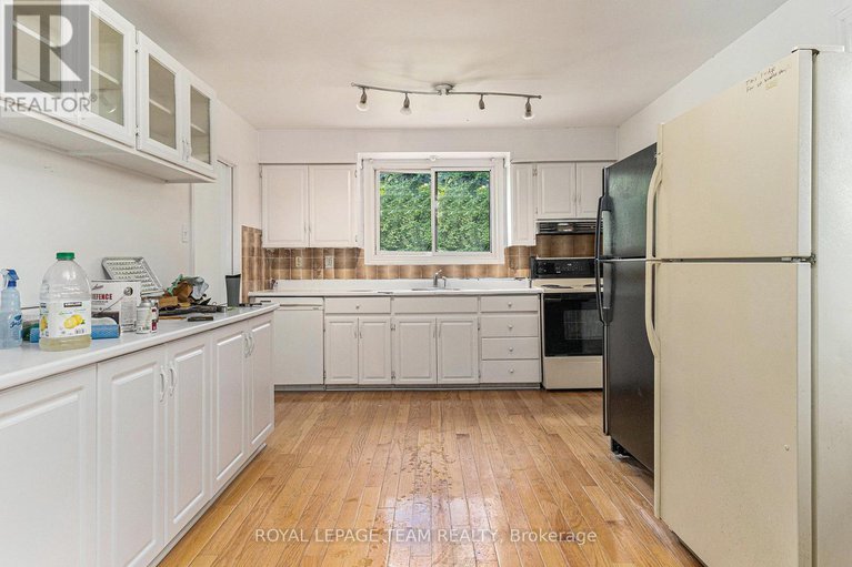 28892942/1285-fellows-road/parkway-park/ottawa/ontario/K2C2V8_8