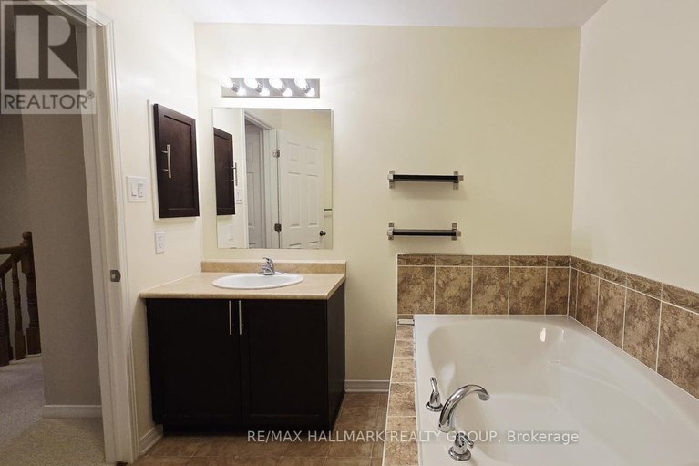 29047464/992-klondike-road/morgans-grantsouth-march/ottawa/ontario/K2K0C3_22