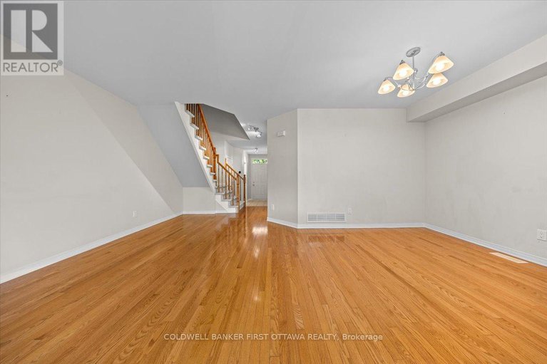 28806487/18-maxton-private/beacon-hill-south/ottawa/ontario/K1J1J2_8
