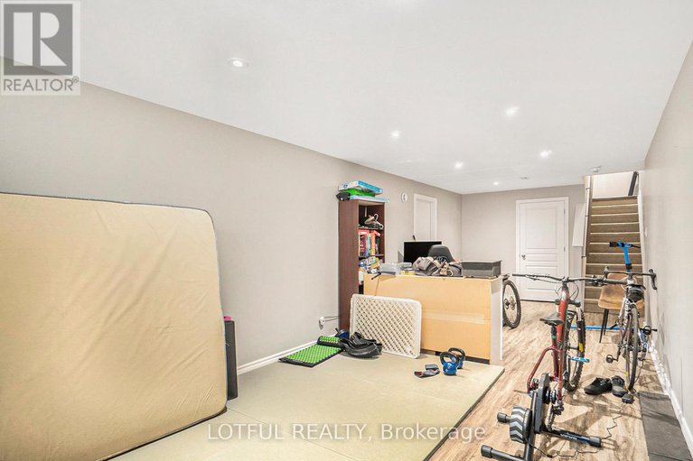 28614851/336-rainrock-crescent/mer-bleuebradley-estatesanderson-park/ottawa/ontario/K1W0J6_15