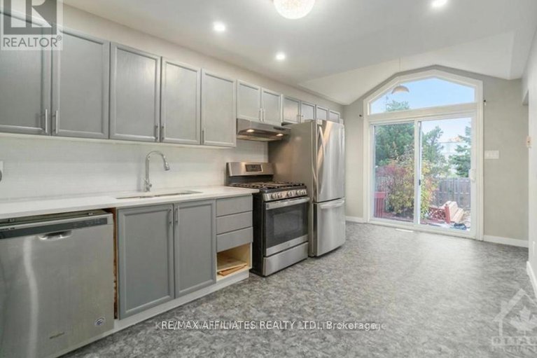 28535379/563-latour-crescent/fallingbrookgardenway-south/ottawa/ontario/K4A1N6_6