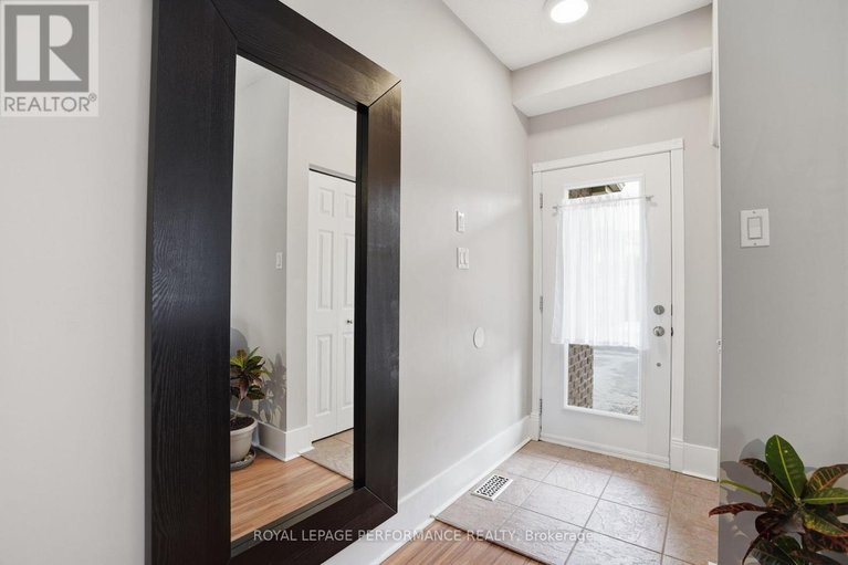 29550291/420-crystal-court/town-of-rockland/clarence-rockland/ontario/K4K0A1_24