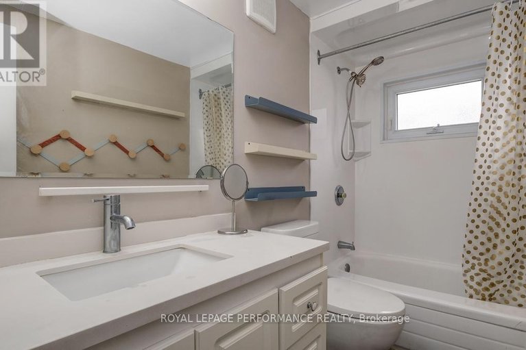 29576627/32-brando-crescent/hunt-club-parkgreenboro/ottawa/ontario/K1T2E3_24