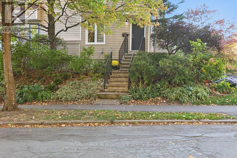29032584/560-thomson-street/viscount-alexander-park/ottawa/ontario/K1K2J8_3