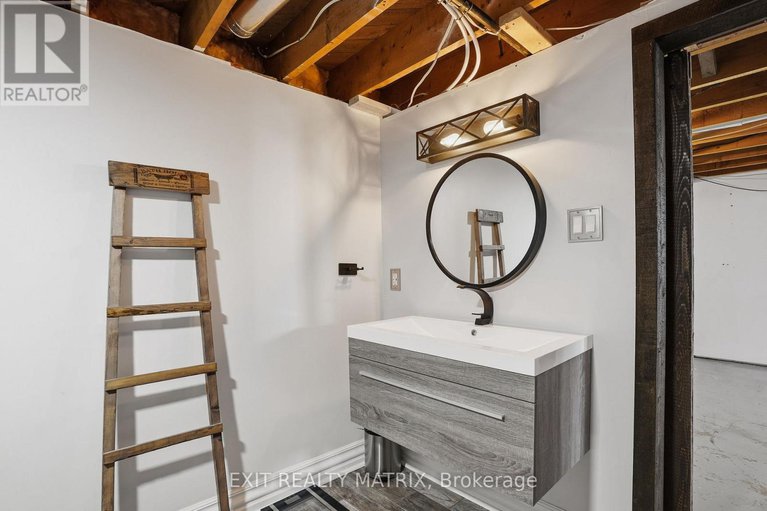 29432668/635-front-road-w/lorignal/champlain/ontario/K0B1K0_26