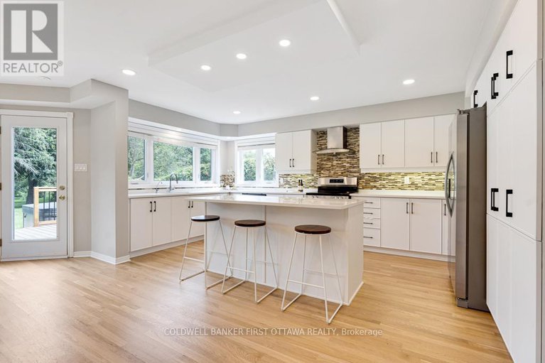 27833731/5525-pettapiece-crescent/manotick-village-manotick-estates/ottawa/ontario/K4M1C6_10