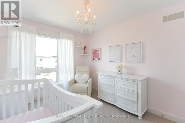 29666466/725-capricorn-circle/riverside-southgloucester-glen/ottawa/ontario/K4M0J4_36