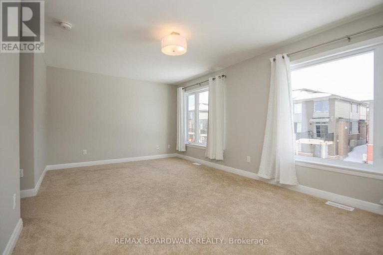 29643947/74-michael-stoqua-street/cfb-rockcliffe-and-area/ottawa/ontario/K1K5A2_14