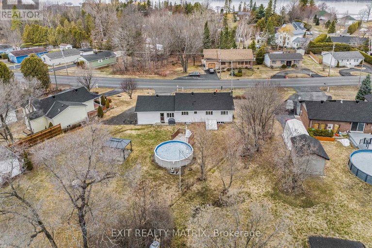 29432668/635-front-road-w/lorignal/champlain/ontario/K0B1K0_37