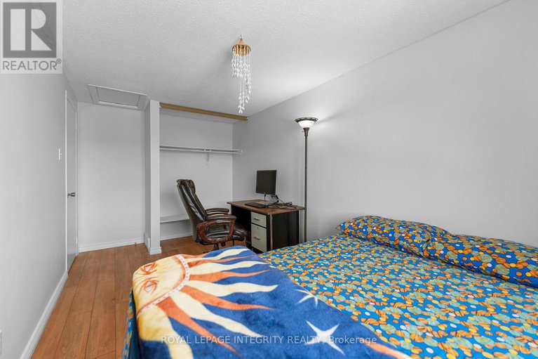 29398806/86-stokes-crescent/glencairnhazeldean/ottawa/ontario/K2L2Z4_23