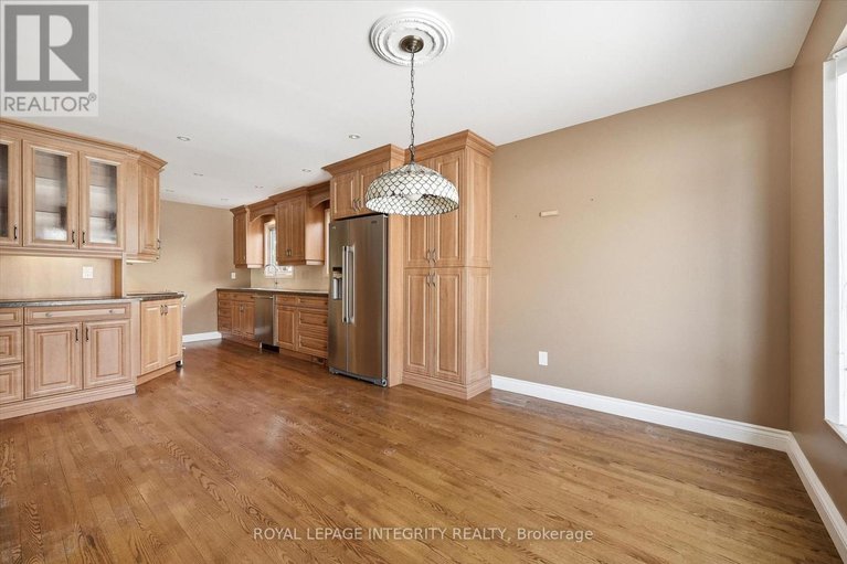 29431124/1735-bonaventure-terrace/convent-glen-south/ottawa/ontario/K1C1W5_10