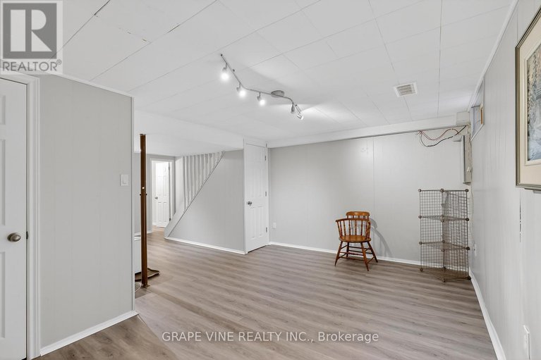 29208366/6885-bilberry-drive/convent-glen-north/ottawa/ontario/K1C2E8_29