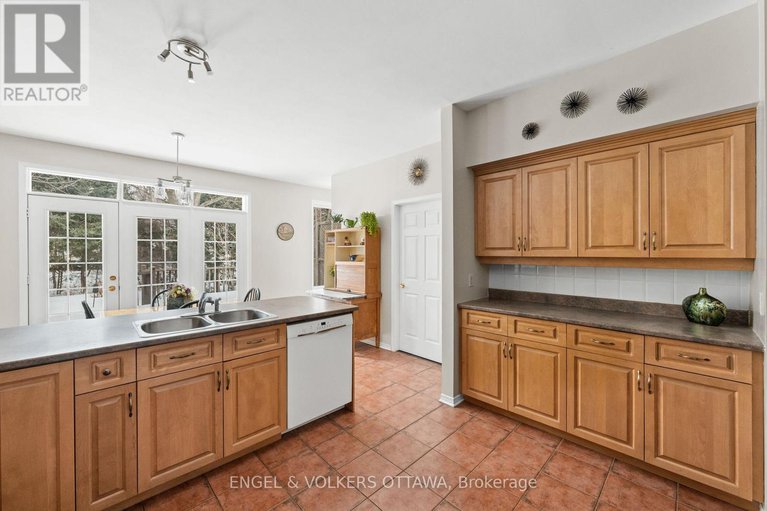 29389734/1609-ashley-cardill-lane/greely/ottawa/ontario/K4P1M7_15