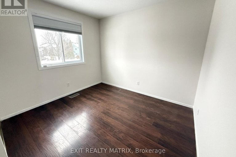 29238699/712-mathieu-way/fallingbrookpineridge/ottawa/ontario/K4A2S5_13