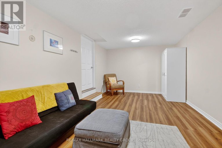 29430893/23-1821-walkley-road/urbandale-acres/ottawa/ontario/K1H6X9_24