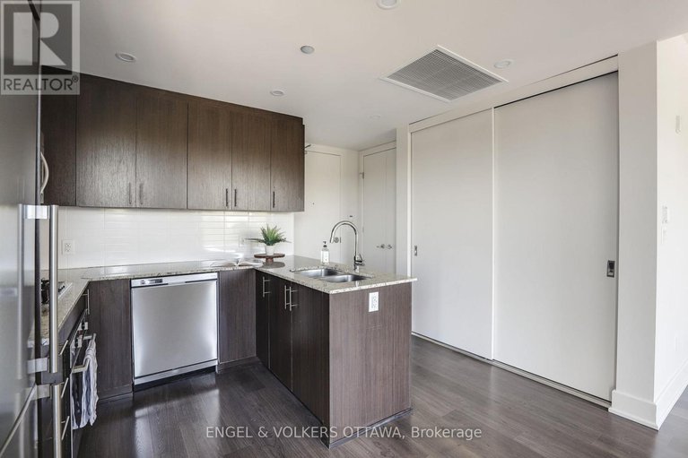 28825352/813-7-marquette-avenue/vanier/ottawa/ontario/K1L8A7_18
