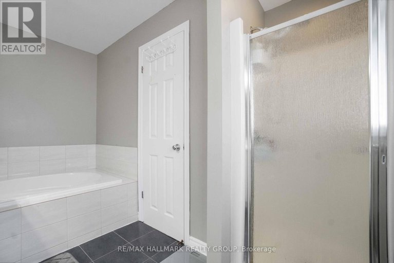 28463809/125-mancini-way/strandherd/ottawa/ontario/K2J5X3_13