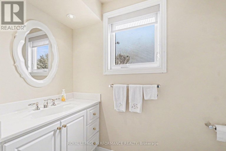 29484795/299-mockingbird-drive/chatelaine-village/ottawa/ontario/K1E2A4_25