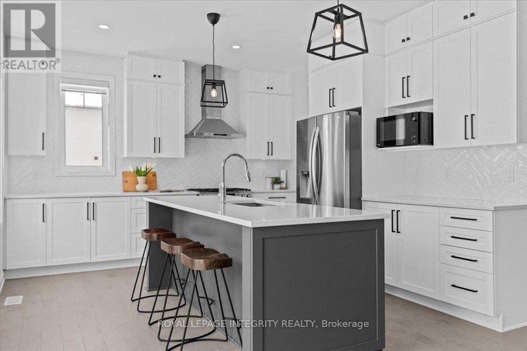 29407570/101-darleux-place/mahogany-community/ottawa/ontario/K4M0M7_13