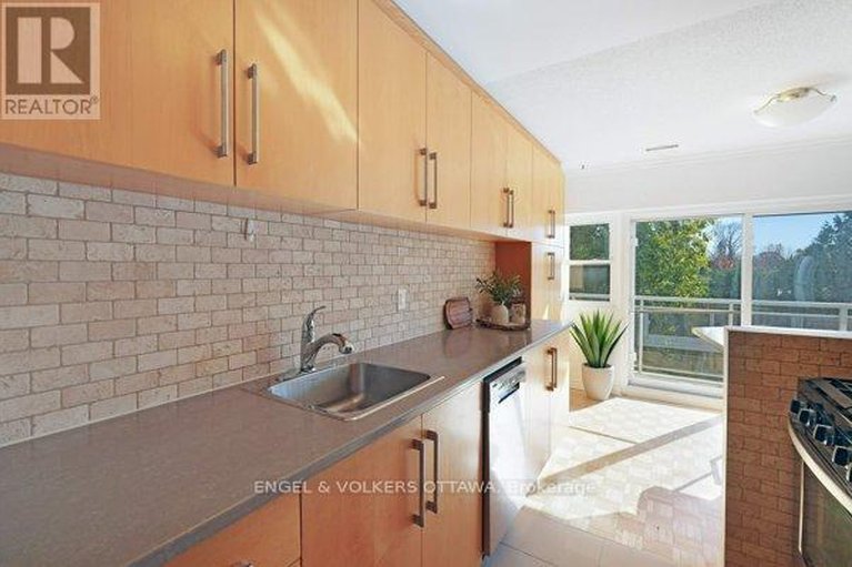 29607398/216-12-corkstown-road/lakeview-park/ottawa/ontario/K2H5B3_18