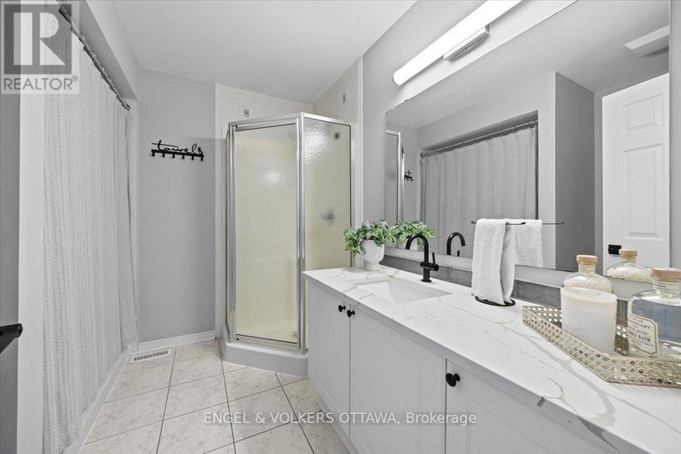 28652467/107-redpath-drive/pheasant-run/ottawa/ontario/K2G6K4_29