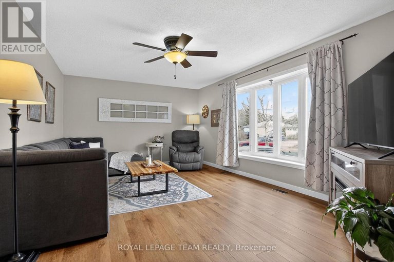 29556063/44-ballantrae-way/glencairnhazeldean/ottawa/ontario/K2L1N5_2